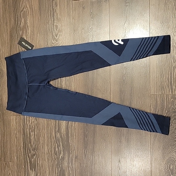 Peloton Pants - ❤️ NWT! PELOTON SEAMLESS LEGGINGS, MEDIUM